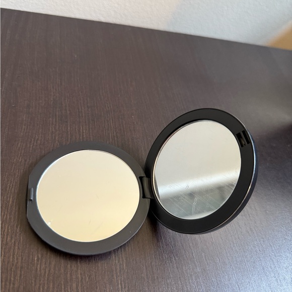 Dior Beauty Compact Mirror - Picture 3 of 4